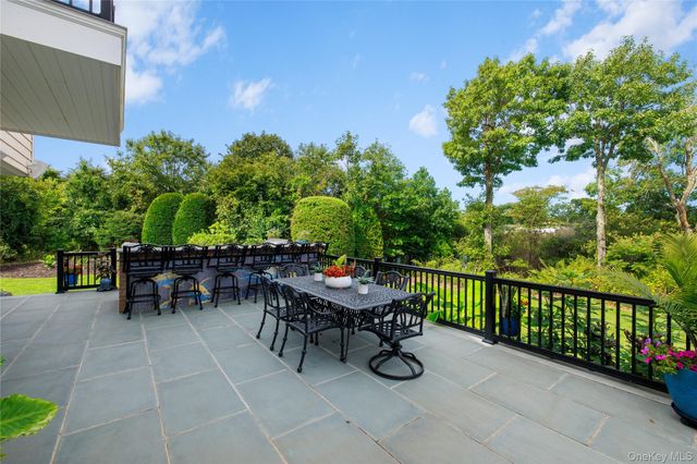 547 Shore Drive, Oakdale, NY 11769