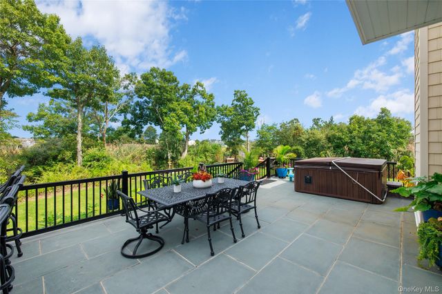 547 Shore Drive, Oakdale, NY 11769
