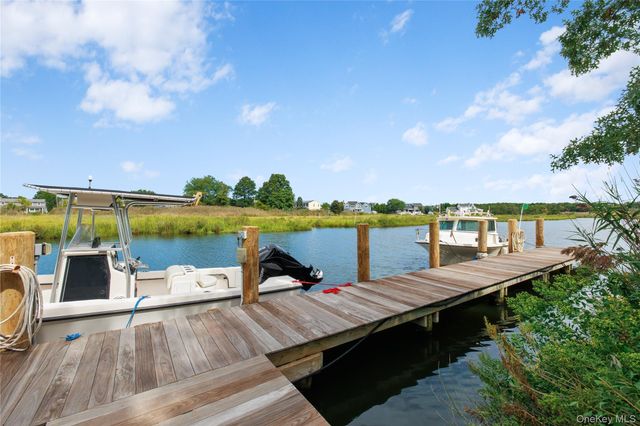 547 Shore Drive, Oakdale, NY 11769