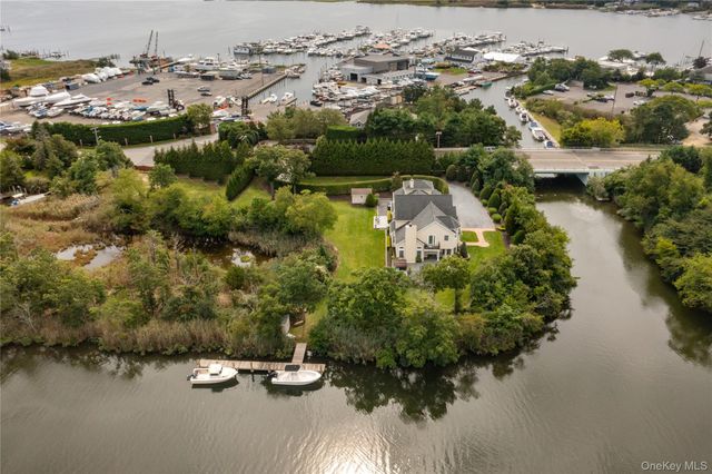 547 Shore Drive, Oakdale, NY 11769