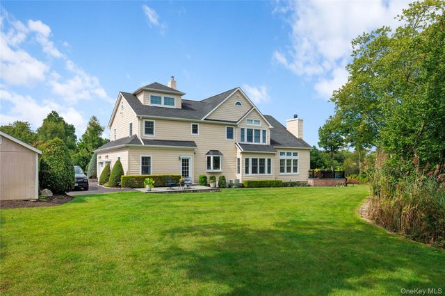 547 Shore Drive, Oakdale, NY 11769