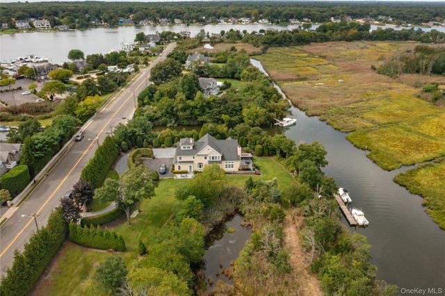 547 Shore Drive, Oakdale, NY 11769