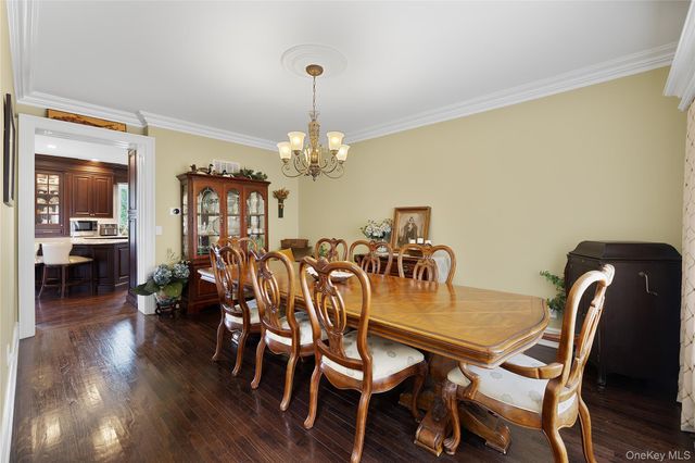 547 Shore Drive, Oakdale, NY 11769