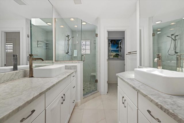 548 BEACH ROAD A, Sarasota, FL 34242