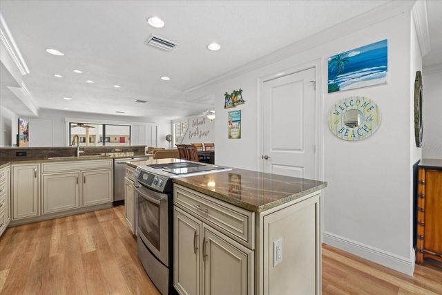 548 BEACH ROAD A, Sarasota, FL 34242