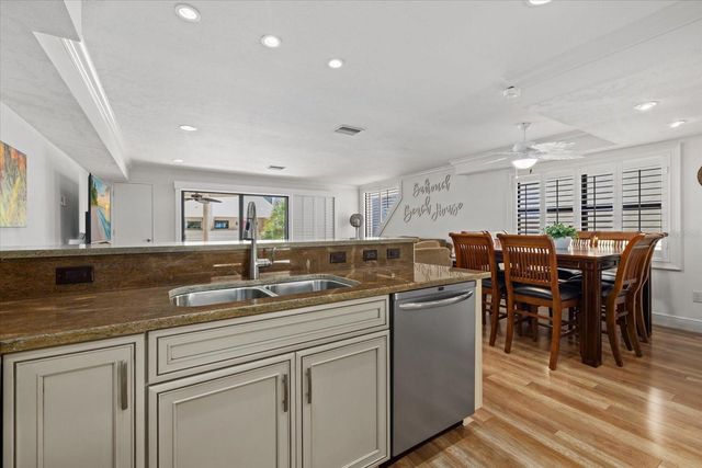 548 BEACH ROAD A, Sarasota, FL 34242
