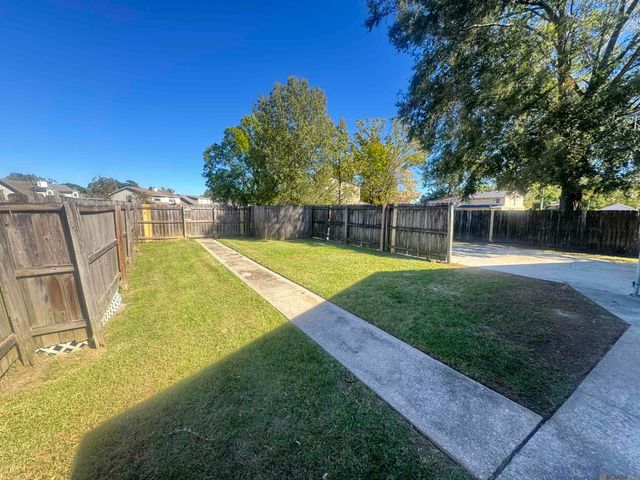 3251 King Bradford Dr, Baton Rouge, LA 70816