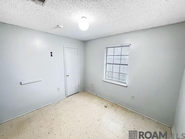 3251 King Bradford Dr, Baton Rouge, LA 70816