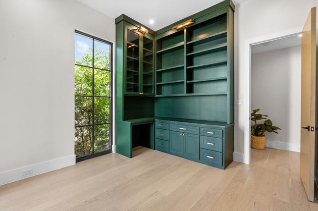 9709 Kerrisdale Lane, Dallas, TX 75230