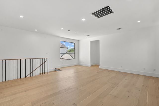 9709 Kerrisdale Lane, Dallas, TX 75230
