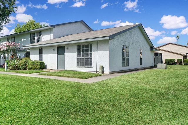 1833 Country Village Boulevard, Humble, TX 77338