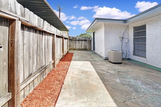 1833 Country Village Boulevard, Humble, TX 77338