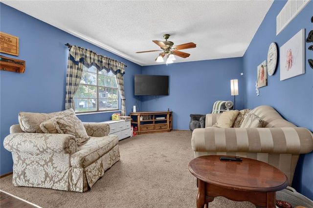 216 SW 21st Street, Oak Grove, MO 64075