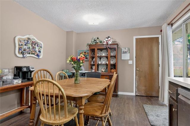 216 SW 21st Street, Oak Grove, MO 64075