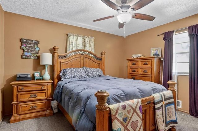216 SW 21st Street, Oak Grove, MO 64075
