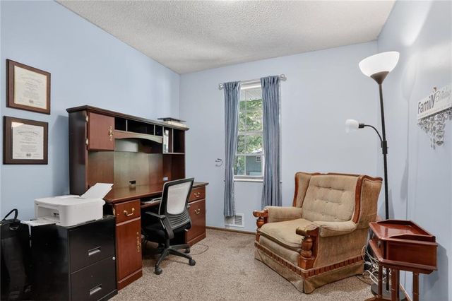 216 SW 21st Street, Oak Grove, MO 64075