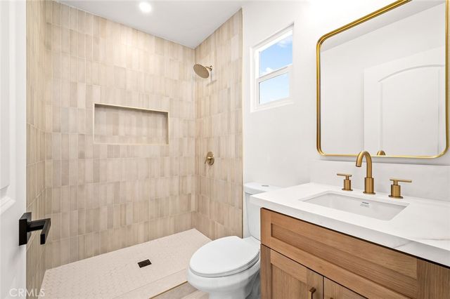 7700 Brighton, Los Angeles, CA 90047