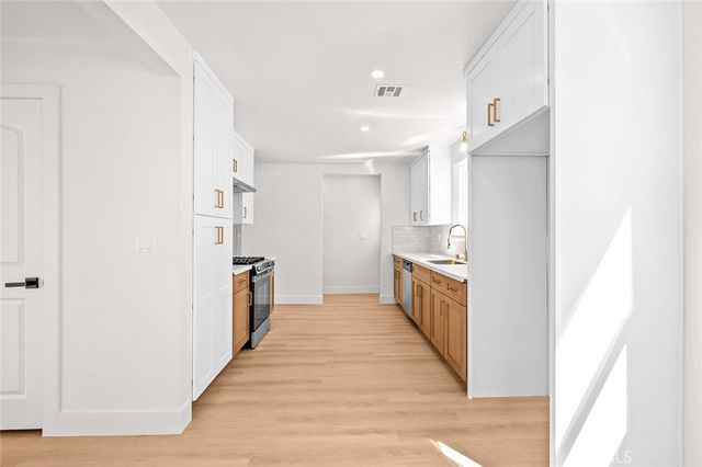 7700 Brighton, Los Angeles, CA 90047