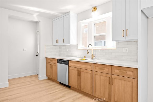 7700 Brighton, Los Angeles, CA 90047