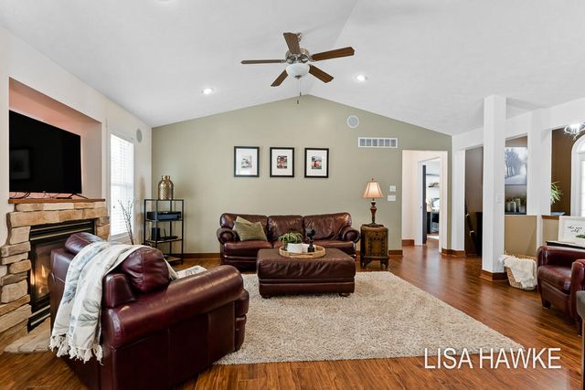 14890 Canary Drive, Grand Haven, MI 49417