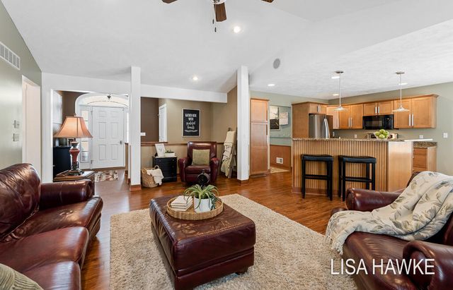 14890 Canary Drive, Grand Haven, MI 49417