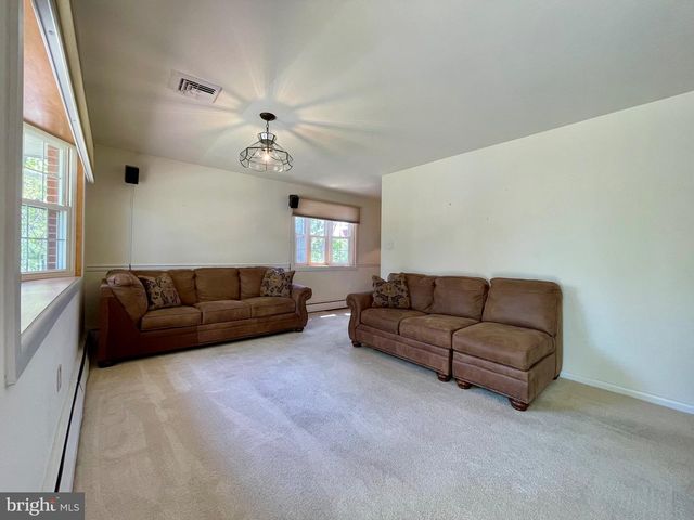 129 S LIMERICK RD, Royersford, PA 19468