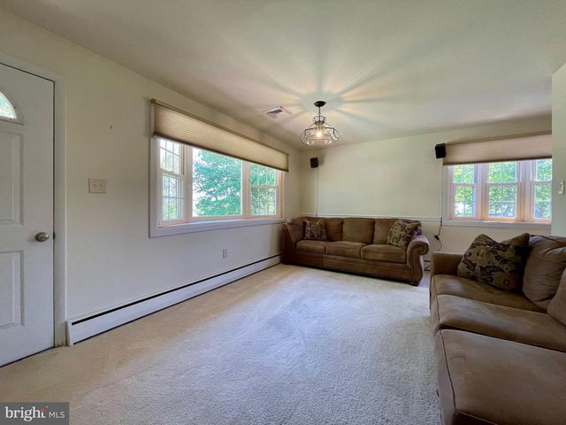 129 S LIMERICK RD, Royersford, PA 19468