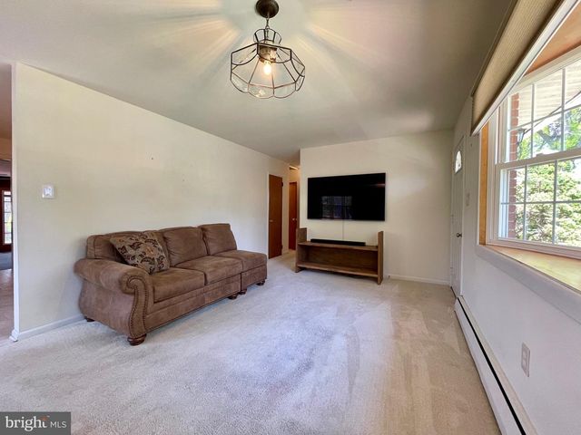 129 S LIMERICK RD, Royersford, PA 19468