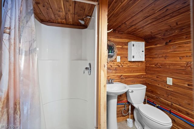 227 Exline Camp Road, Elizabeth, WV 26143