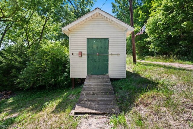 227 Exline Camp Road, Elizabeth, WV 26143