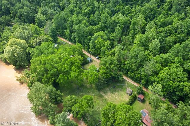 227 Exline Camp Road, Elizabeth, WV 26143