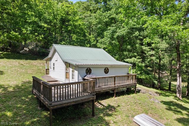 227 Exline Camp Road, Elizabeth, WV 26143