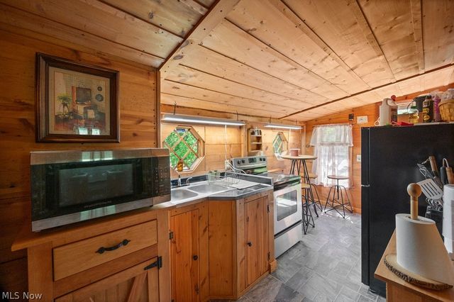 227 Exline Camp Road, Elizabeth, WV 26143