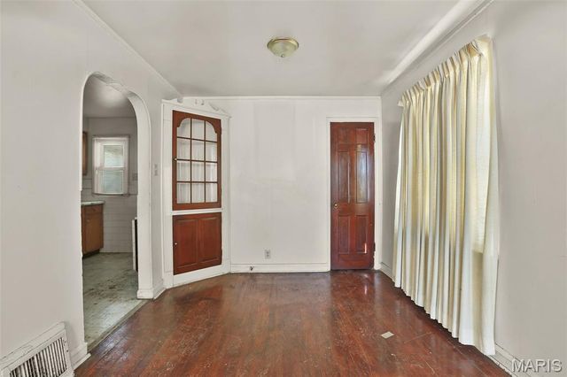 8143 Airport Road, St Louis, MO 63134