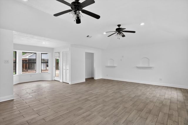 516 Post Oak Lane, Burleson, TX 76028