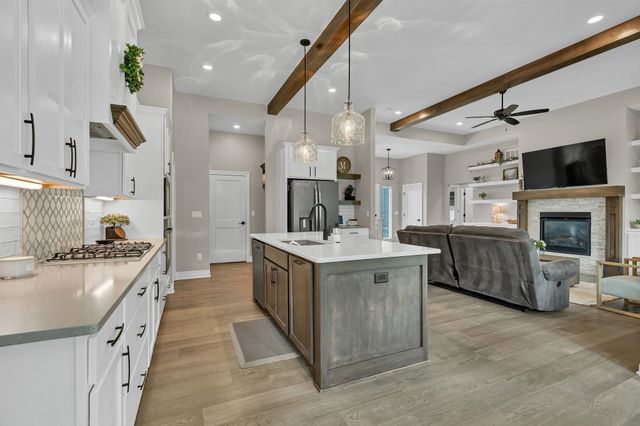 4502 N Ridge Port, Wichita, KS 67205