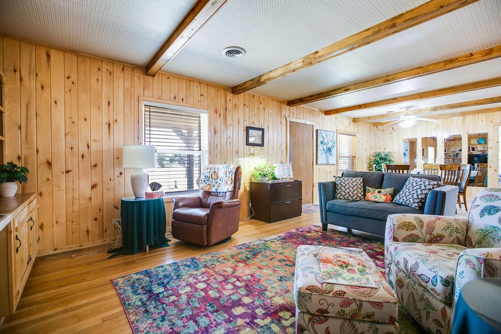 Image 10 of property listing at 2024 Hutchings Avenue, Ballinger, TX 76821