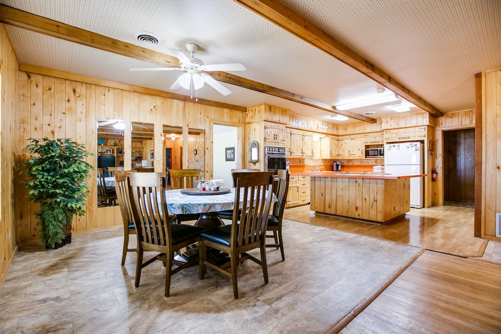 Image 11 of property listing at 2024 Hutchings Avenue, Ballinger, TX 76821