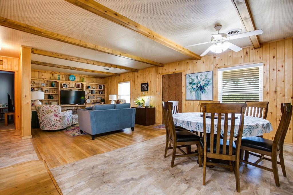 Image 13 of property listing at 2024 Hutchings Avenue, Ballinger, TX 76821