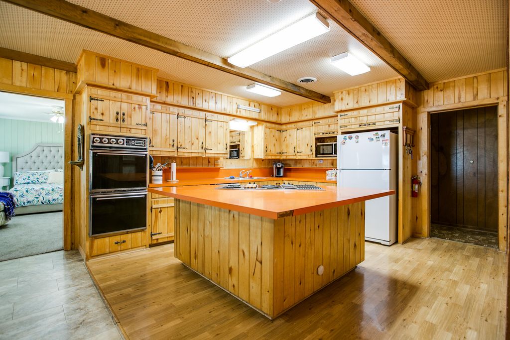 Image 14 of property listing at 2024 Hutchings Avenue, Ballinger, TX 76821