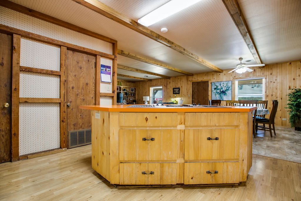 Image 16 of property listing at 2024 Hutchings Avenue, Ballinger, TX 76821