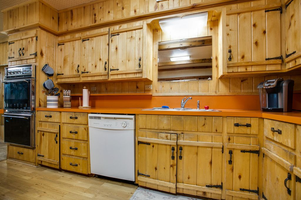 Image 17 of property listing at 2024 Hutchings Avenue, Ballinger, TX 76821