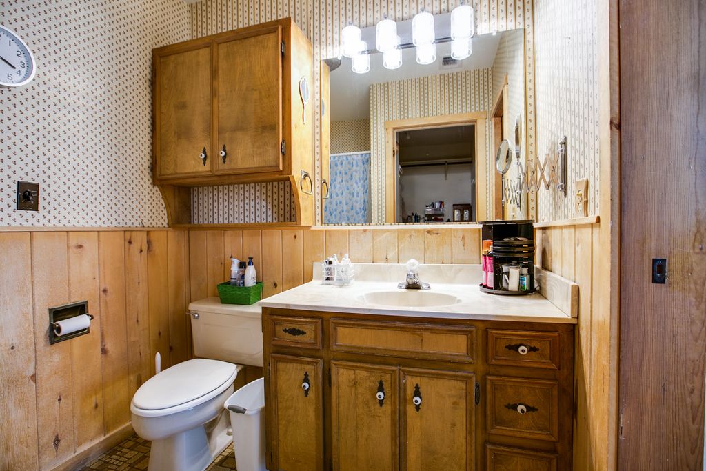 Image 21 of property listing at 2024 Hutchings Avenue, Ballinger, TX 76821