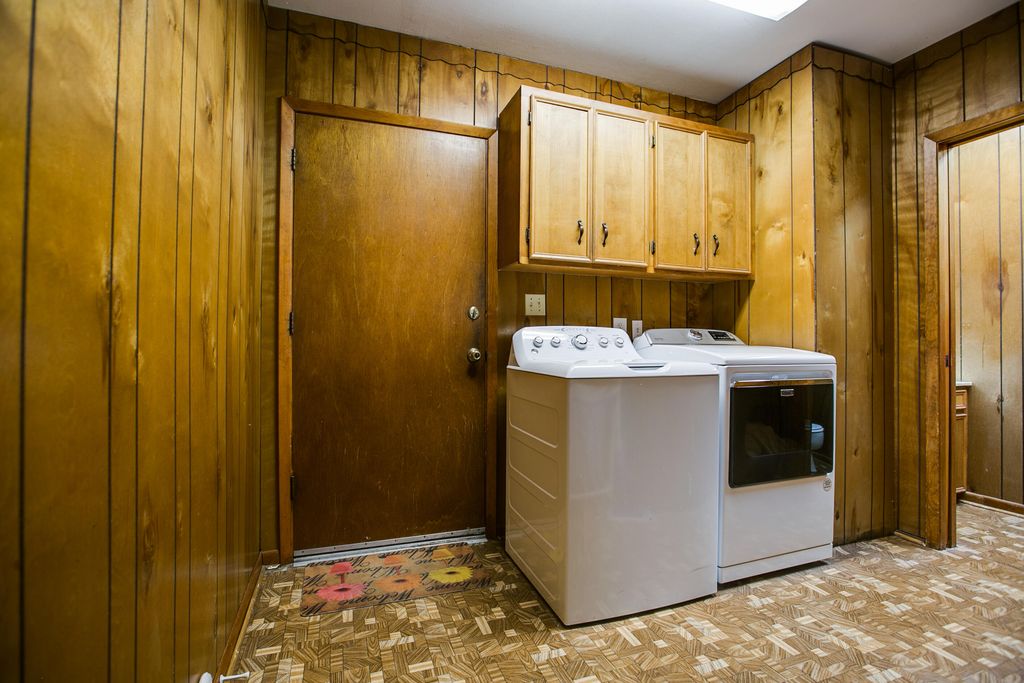 Image 30 of property listing at 2024 Hutchings Avenue, Ballinger, TX 76821