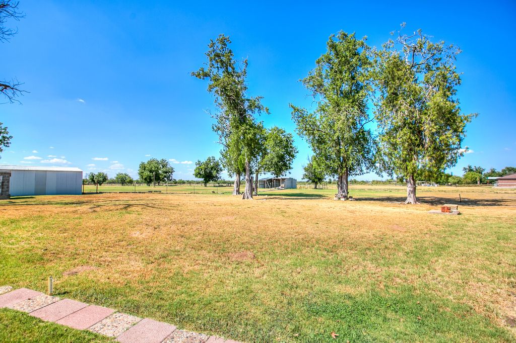 Image 32 of property listing at 2024 Hutchings Avenue, Ballinger, TX 76821