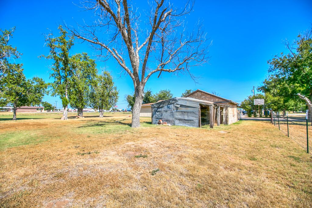 Image 33 of property listing at 2024 Hutchings Avenue, Ballinger, TX 76821