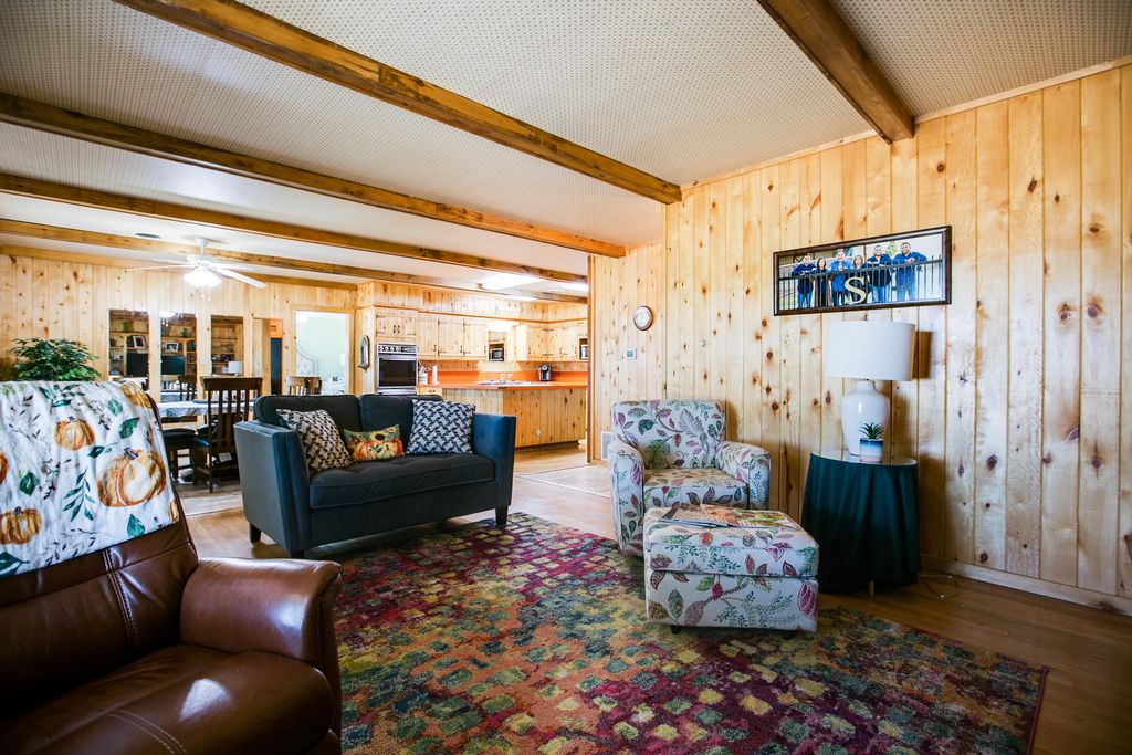 Image 9 of property listing at 2024 Hutchings Avenue, Ballinger, TX 76821