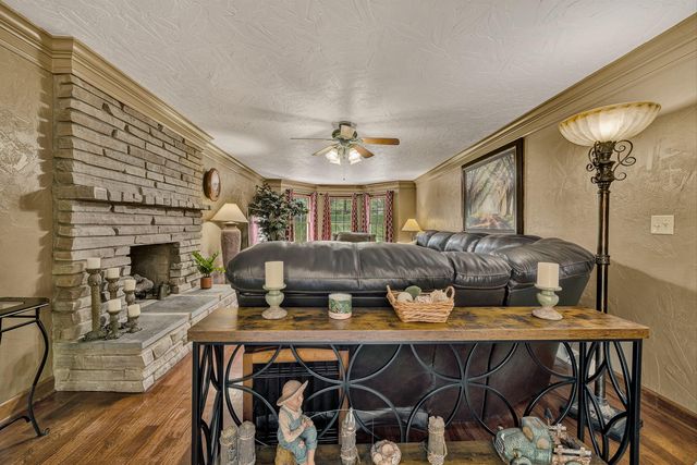 419 Willowood DR, Vinton, VA 24179