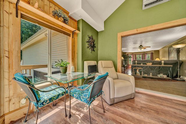 419 Willowood DR, Vinton, VA 24179