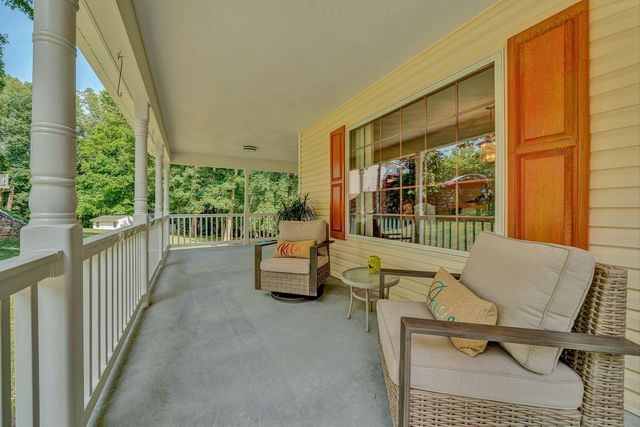 419 Willowood DR, Vinton, VA 24179